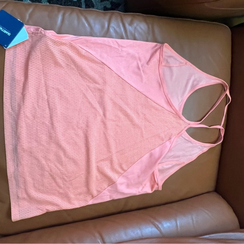 Workout top - Picture 2 of 2